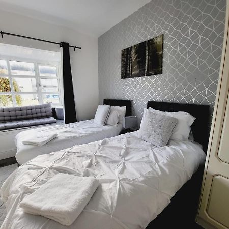 City Centre Room, Wifi, Share Facility Суонзи Екстериор снимка
