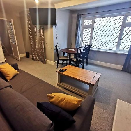 City Centre Room, Wifi, Share Facility Суонзи Екстериор снимка
