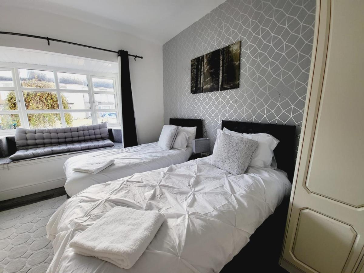 City Centre Room, Wifi, Share Facility Суонзи Екстериор снимка