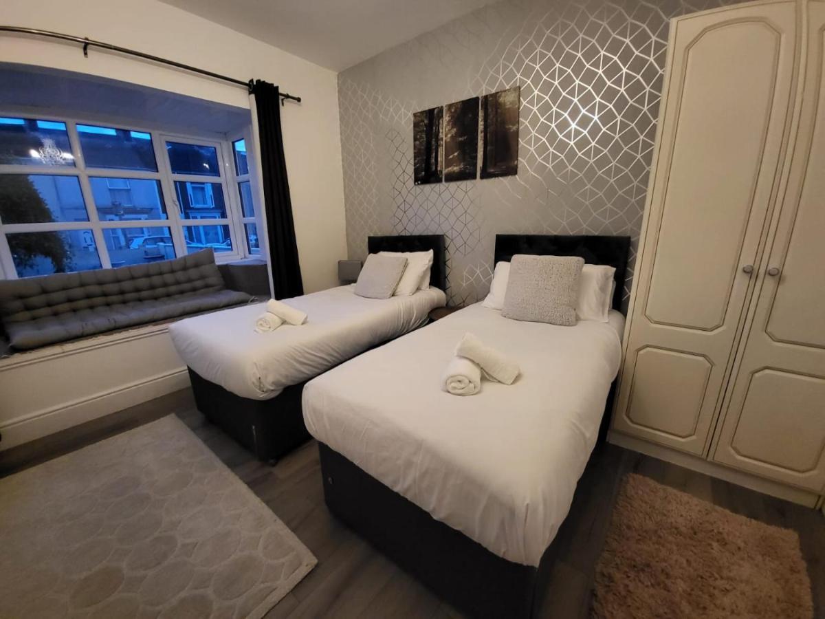 City Centre Room, Wifi, Share Facility Суонзи Екстериор снимка