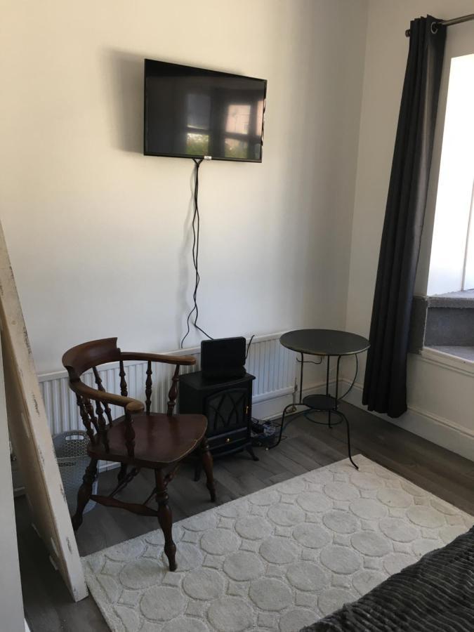 City Centre Room, Wifi, Share Facility Суонзи Екстериор снимка