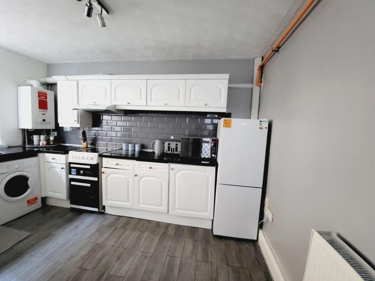 City Centre Room, Wifi, Share Facility Суонзи Екстериор снимка