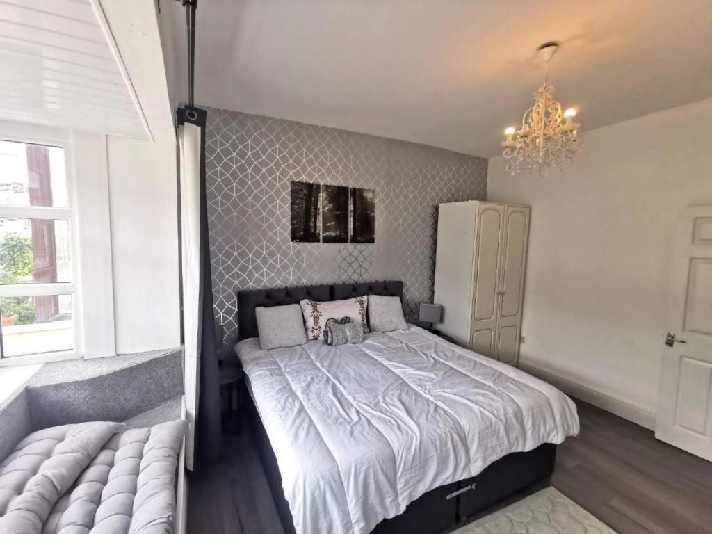 City Centre Room, Wifi, Share Facility Суонзи Екстериор снимка
