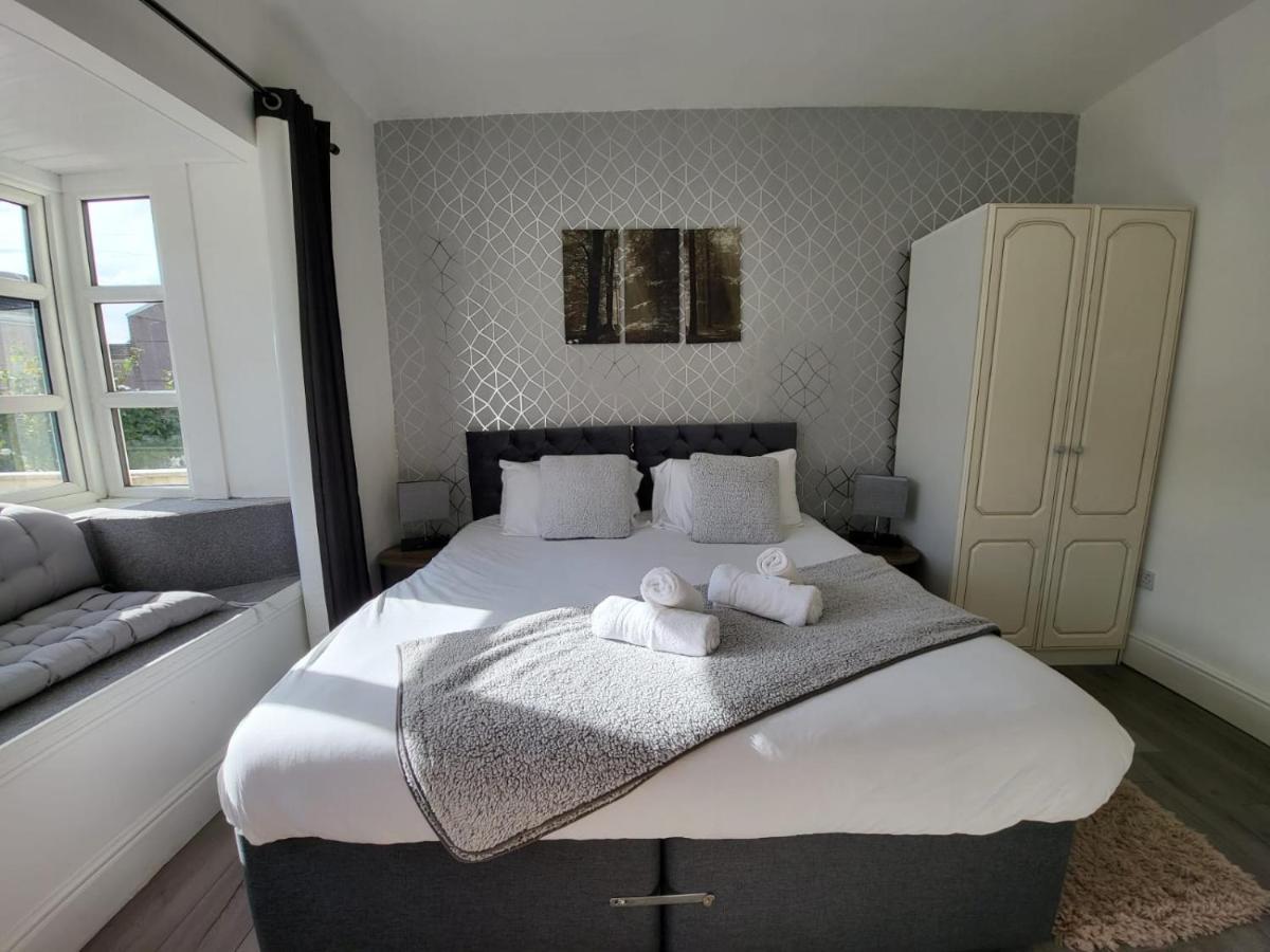 City Centre Room, Wifi, Share Facility Суонзи Екстериор снимка