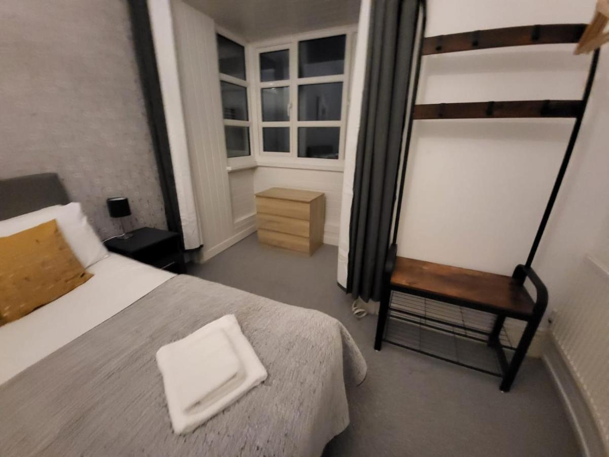 City Centre Room, Wifi, Share Facility Суонзи Екстериор снимка