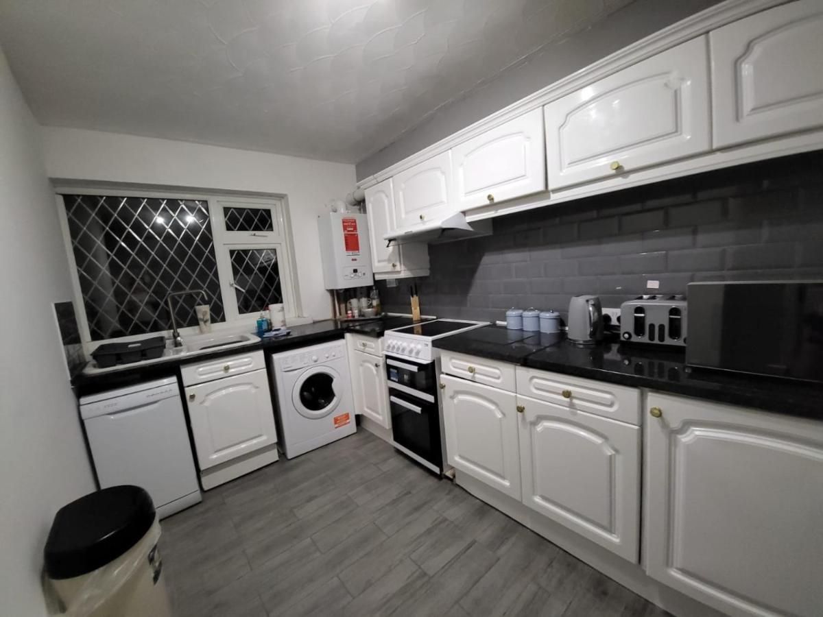 City Centre Room, Wifi, Share Facility Суонзи Екстериор снимка
